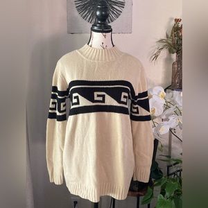 forever 21 Woman Sweater Size Medium Ivory & Black